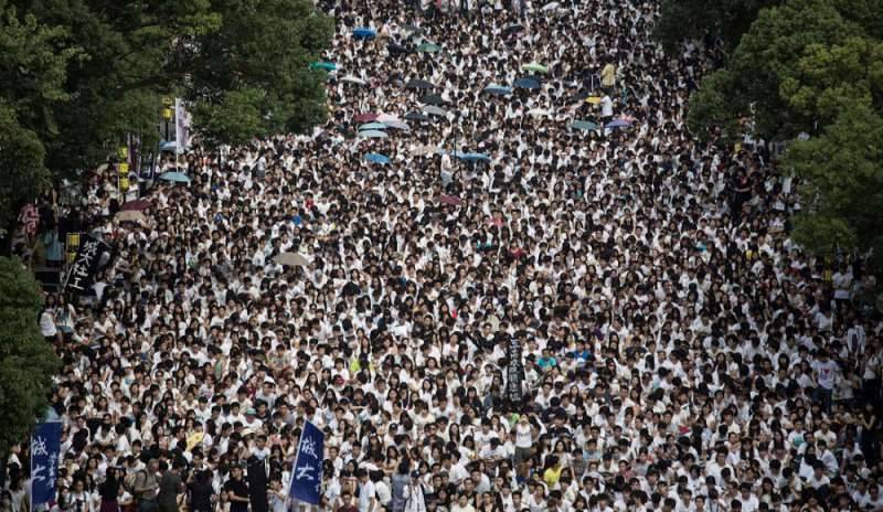 Hong Kong: 3mila studenti in piazza per la democrazia
