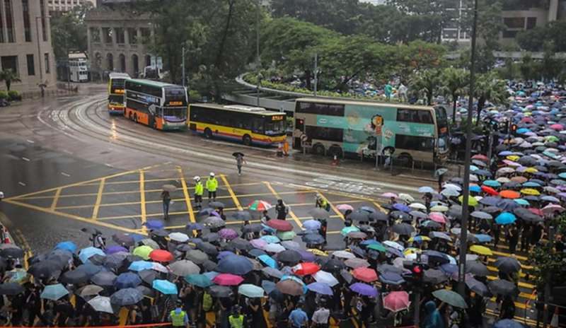 Hong Kong, altro weekend di proteste: oggi la marcia dei prof</p>