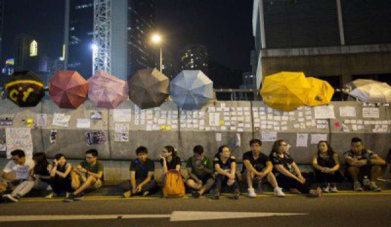 Hong Kong: Occupy smobilita. Giovedì l’evacuazione degli accampamenti