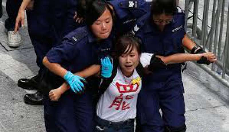 Hong Kong, la protesta cerca forme alternative di disobbedienza