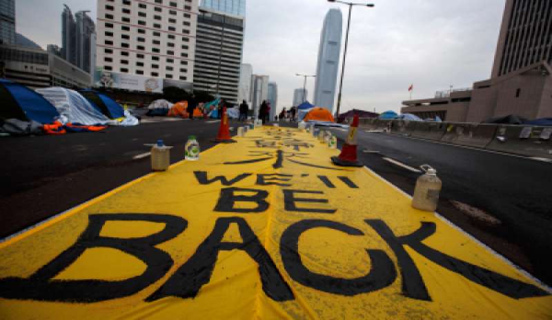 Hong Kong, al via lo sgombero dell’ultimo presidio di manifestanti