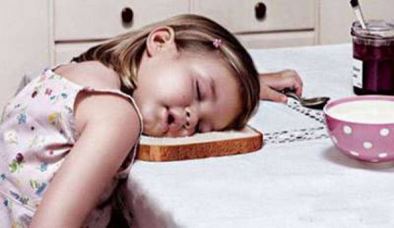 I bambini che dormono di più mangiano meno