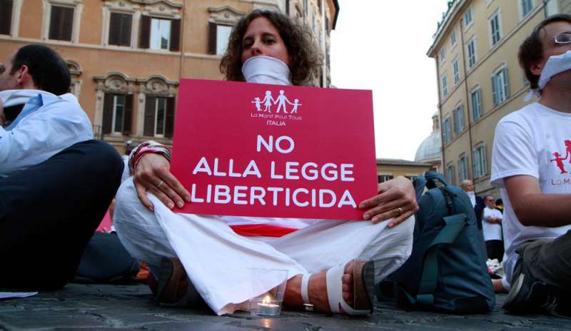 “Non è l’omofobia ma la ripresa post-coronavirus l’urgenza per l’Italia”