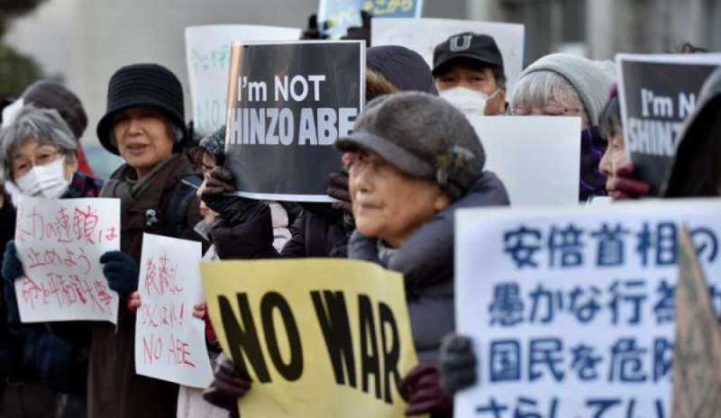 Il Giappone piange Kenji Goto e Abe pensa al riarmo