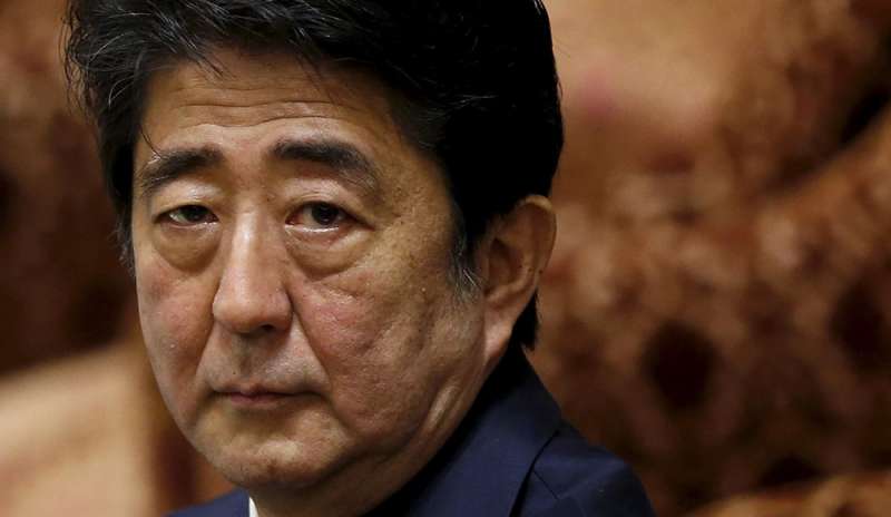 Il ministero dell'Economia mette nei guai Abe