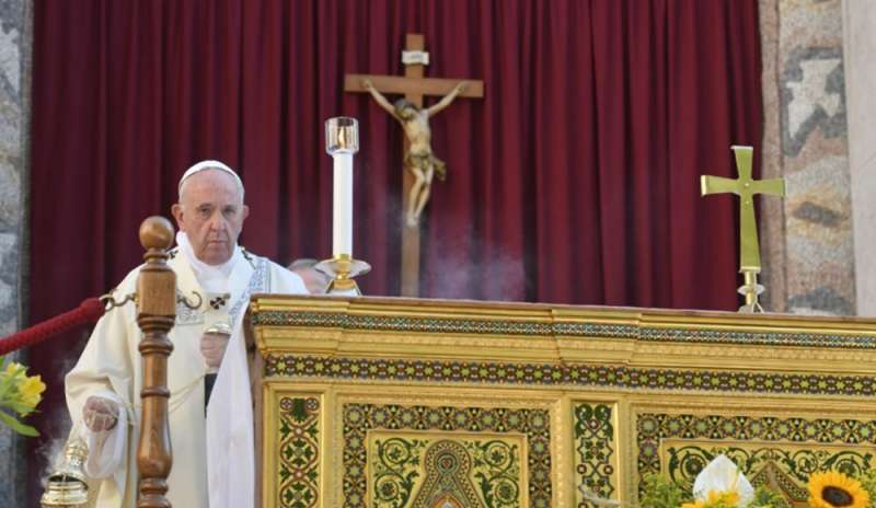 Il Papa a Casal Bertone: “Dove c'è degrado, ci si mette in gioco”