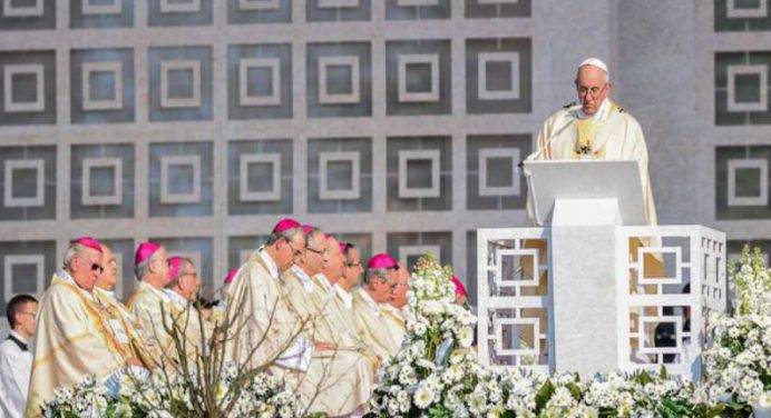 Il Papa a Monza: “Dio continua a cercare cuori alleati come quello di Maria”