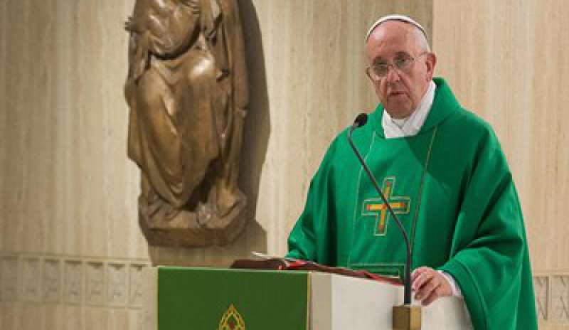 Il Papa: “Quando Dio perdona, dimentica i nostri peccati ma invita a cambiare vita”