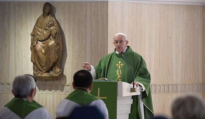 Il Papa a Santa Marta: “Non chiudiamoci nel magazzino della vita, prepariamoci alla visita di Dio”