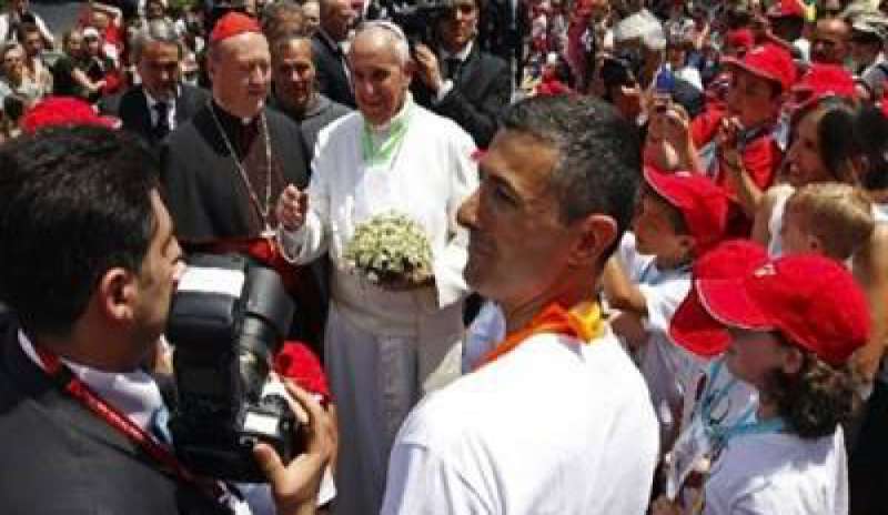 Il Papa ai giovani terremotati: “Le calamità feriscono ma il Signore ci aiuta”