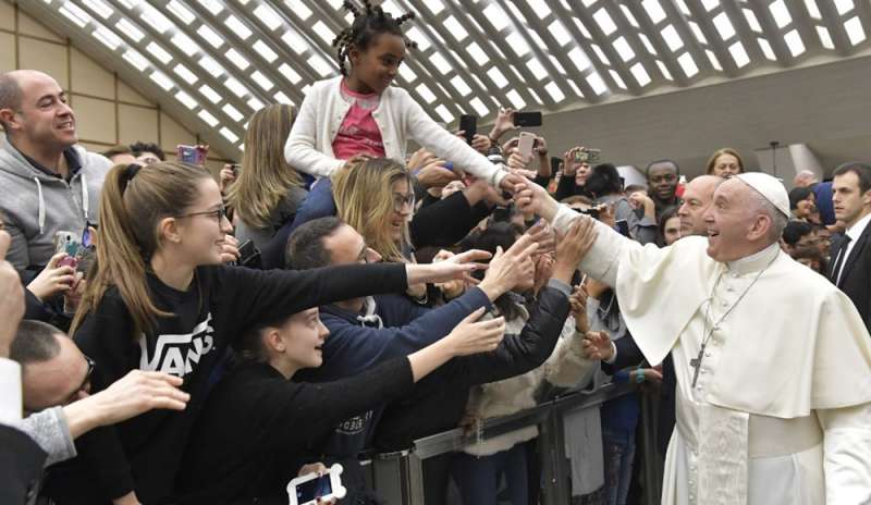 Il Papa ai sacerdoti: “Nella Messa non andate di fretta”
