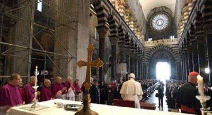 Il Papa al clero genovese: “La vita del cattolico è sempre in movimento”
