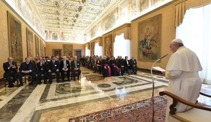 Il Papa alle Ong: “L'eccesso di mezzi può anestetizzare la creatività”