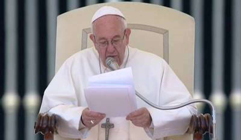 Il Papa all’udienza generale: “Senza amore nasce la violenza”