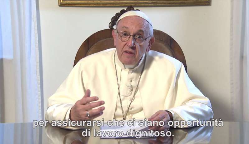 Il Papa: “Assicurare opportunità di lavoro dignitoso”