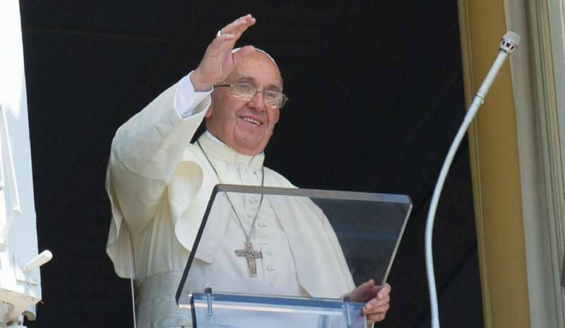 Il Papa: “Chi non ama il prossimo uccide sé stesso”