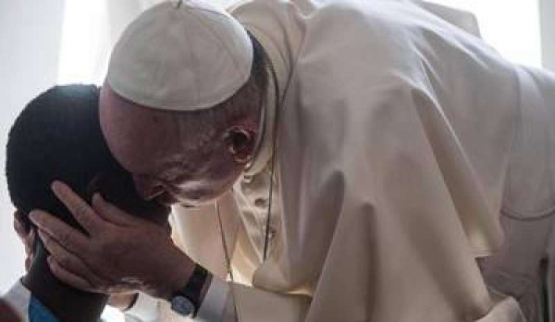 Il Papa chiede di mettere fine al “crimine terribile” della tratta