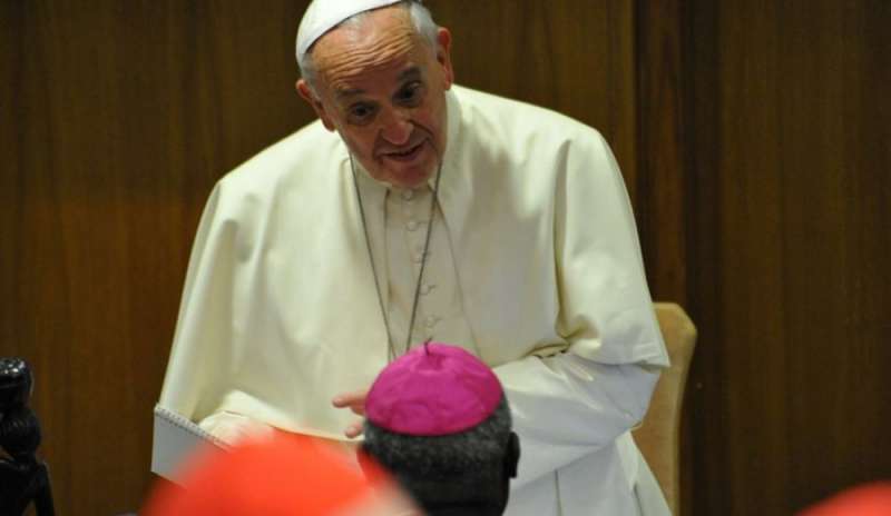 Il Papa chiude il Sinodo: “Difendiamo la Chiesa”
