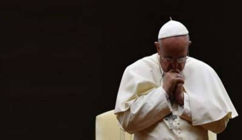 Il Papa condanna la “violenza cieca” di un'”azione così inumana”