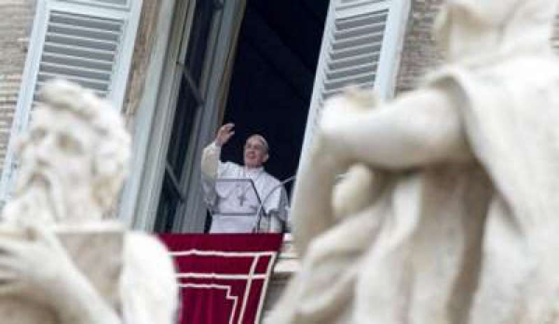 Il Papa: “Cultura della vita come risposta alla logica dello scarto”
