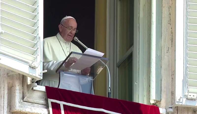 Il Papa: “Educare e vigilare contro la tratta”