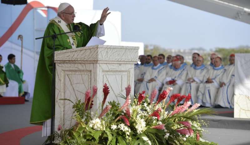 Il Papa: “Giovani, non perdetevi nel frattanto, siete l'adesso di Dio”