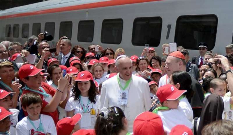 Il Papa: “I primi maestri sono le radici della vostra cultura”