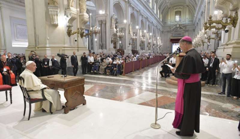 Il Papa: “Il prete è l'uomo del dono, non del potere”