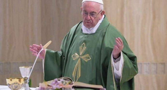 Il Papa: “Il vescovo non sia un arrampicatore”