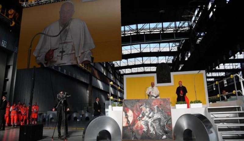 Il Papa incontra i lavoratori dell’Ilva: “Sfruttare le persone è anticostituzionale”