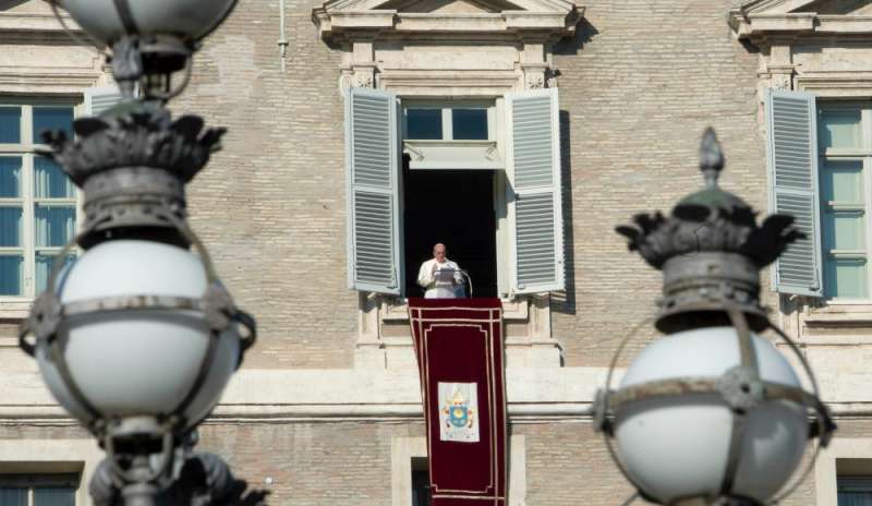 Il Papa: “La Chiesa non cresce per proselitismo, ma con la testimonianza”