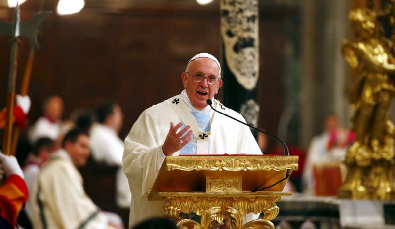 Il Papa: “La Madonna ci radica nella Chiesa”