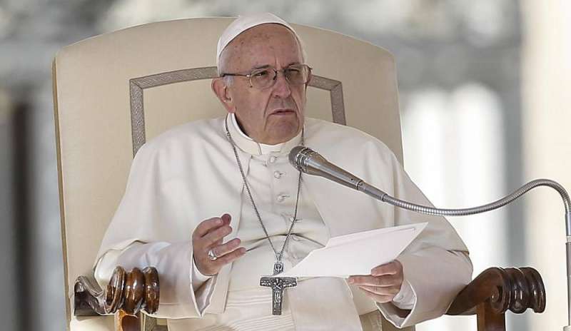 Il Papa: “La morte mette a nudo la nostra vita”