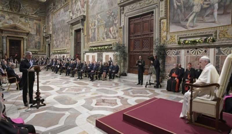 Il Papa: “L’Europa riscopra la centralità dell’uomo”