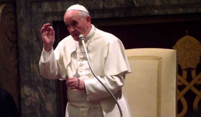 Il Papa: “Non solo buone leggi, ma anche vicinanza umana”