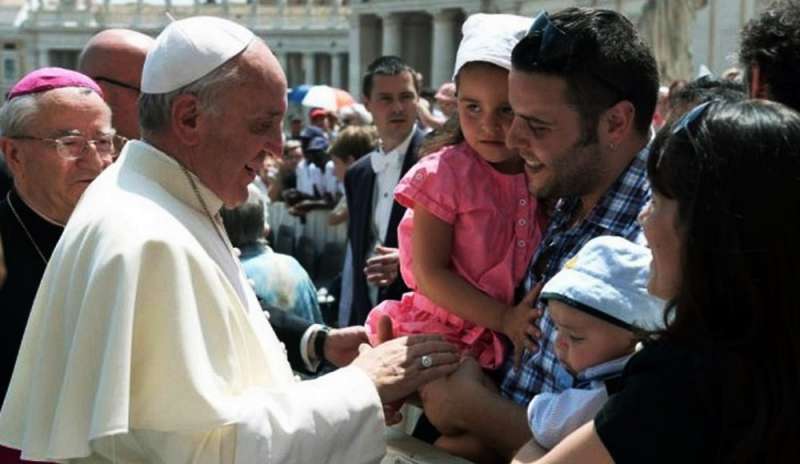 Il Papa riforma l’Istituto per la famiglia di Wojtyla con il Motu proprio “Summa familiae cura”