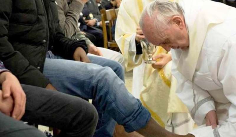 Il Papa: “Vescovo sia più servo di tutti”