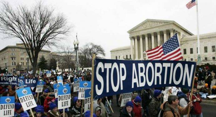 Il Senato frena la battaglia di Trump contro l'aborto