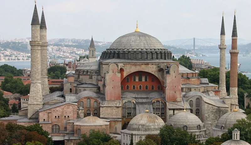 Il “sultano” Erdogan cambia lo status di Santa Sofia