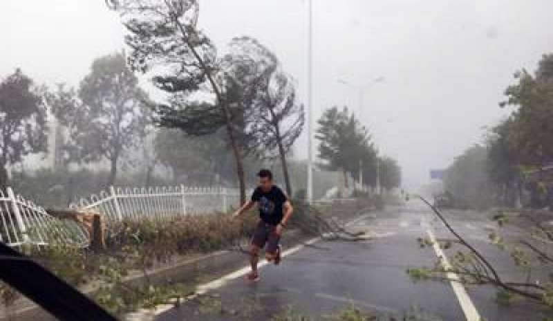 Il tifone Hato colpisce Macao e Hong Kong: 12 morti
