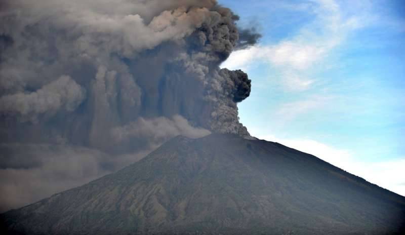 Il vulcano Agung vicino all'eruzione