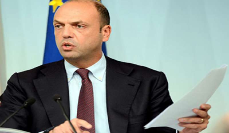 IMMIGRAZIONE, ALFANO: “LE IMMAGINI DI VENTIMIGLIA UN PUGNO ALL’EUROPA”