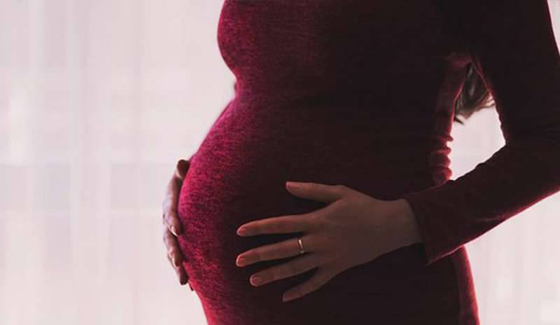 Impiegata resta incinta, assunta a tempo indeterminato
