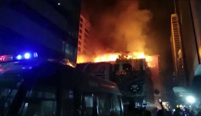 Incendio al Kamala Mills: 14 vittime</p>