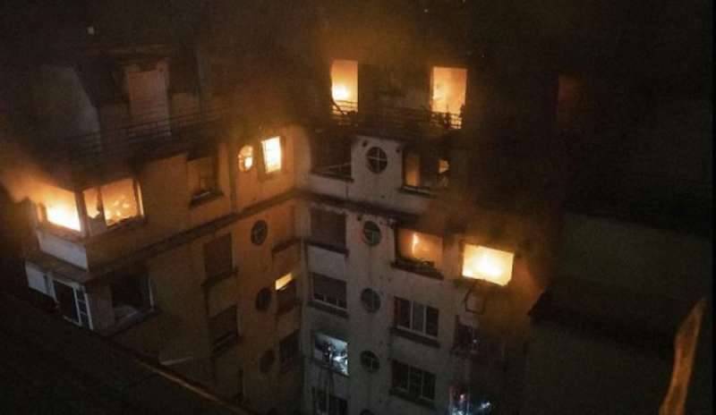 Incendio doloso in un palazzo: 10 morti e 1 arresto