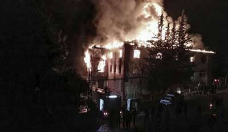 Incendio in dormitorio in Turchia, almeno 12 ragazze morte