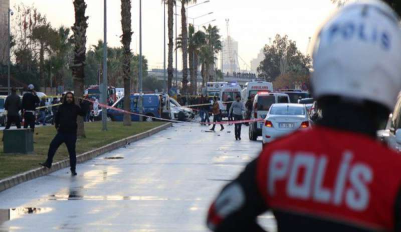 Incubo terrorismo in Turchia: autobomba e sparatoria a Smirne