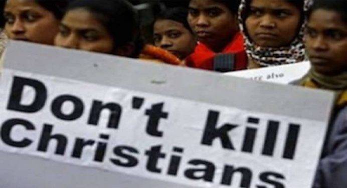 INDIA, CRISTIANI PICCHIATI E TORTURATI DA ESTREMISTI INDU’