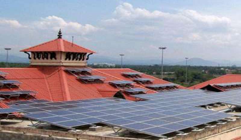 INDIA: IL PRIMO AEROPORTO AL MONDO ALIMENTATO SOLO DALL’ENERGIA SOLARE