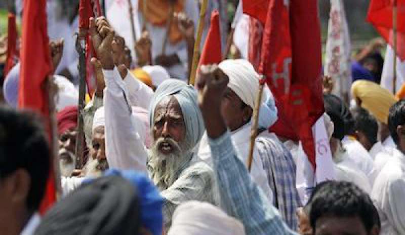 India, rivolte sedate: il Governo cancella i debiti degli agricoltori